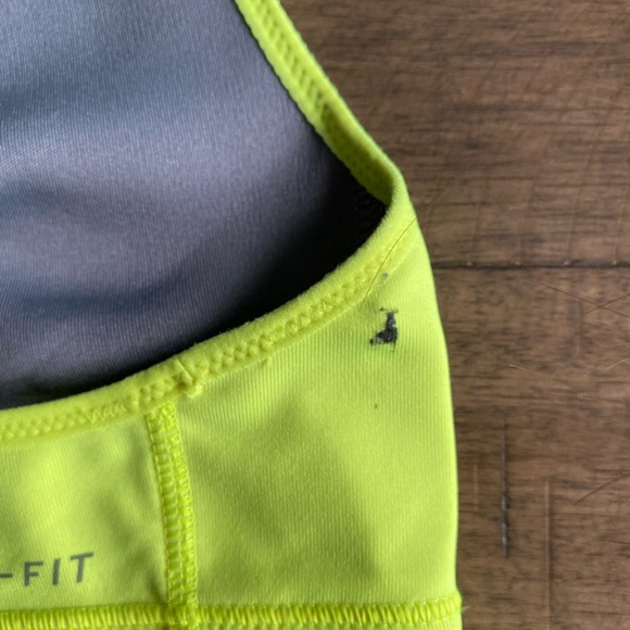 Neon yellow Nike pro bra/Excellent condition - Picture 4 of 5